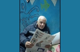 سامي سرحان يقرأ النسخة الورقية من مسقط رأسه في مصر 
