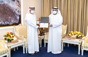 محمد الشرقي يستقبل رئيس نيابة الفجيرة ويبارك فوزه بـجائزة حامد العثمان