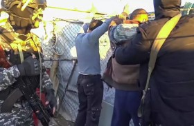 سوريا الديموقراطية توقف 53 شخصاً بمخيم الهول