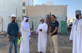 محمد بن حم يطلع على مشاريع «الرونق الذهبي» في سلطنة عمان