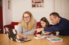 مع استمرار التعلُّم عن بعد .. برنامج متكامل للرفاهية النفسية لدعم المدارس والمعلمين 