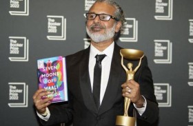 كاروناتيلاكا يفوز بجائزة «بوكر» الأدبية 