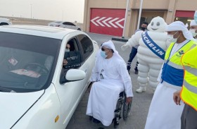 شرطة أبوظبي تعزز وعي السائقين بسلامة الإطارات في منفذي خطم الشكلة ومزيد