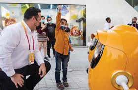 شرطة دبي وإكسبو 2020 دبي  يكتبان خاتمة سعيدة لقصة طفل هندي أضاع جواز سفره بعد ختمه 100 مرة