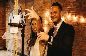 يبثان عقد قرانهما على فيس بوك 