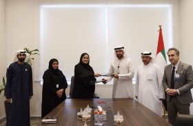 «الإمارات الخيرية» توقّع اتفاقية تعاون مع الموارد البشرية برأس الخيمة لتعزيز المسؤولية المجتمعية