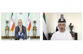 عبدالله بن زايد يجري اتصالا مرئيا مع وزير الخارجية الإيراني