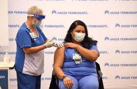 وزارة أميركية تفرض على موظفيها الصحيين لقاحات كوفيد 