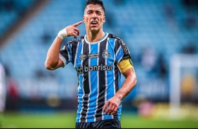 سواريز يواصل علاجه وسط شائعات مزاملة ميسي