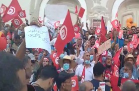 تونس: وقفتان احتجاجيتان يفصل بينهما حاجز أمني...!