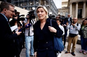 لوبان تتهم ماكرون بالتسبب في أزمة في تشكيل الحكومة الفرنسية 