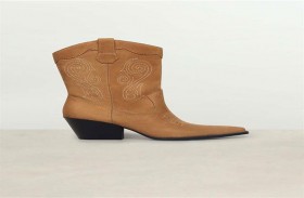 بوت الكاوبوي نجم موضة الخريف