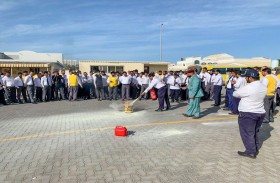 الدفاع المدني بعجمان ينظم ورشة مهارات التعامل مع الحريق بمشاركة 350 سائقا ومشرفة حافلات
