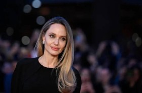 أنجلينا جولي تطلق الإعلان الأول لفيلمها الجديد Couture 