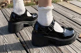 حذاء ماري جين نجم الموضة النسائية