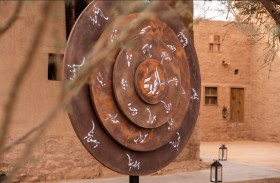 العمل الفني «الهوى» لخولة السويدي يزين ساحة طنطورة بالعلا