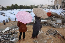 في اليوم الأخير من العام.. غزة تحت وطأة القصف والأمطار
