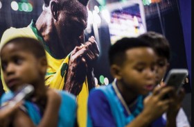 فينيسيوس يستخدم كرة القدم لتحفيز أطفال البرازيل المحرومين 