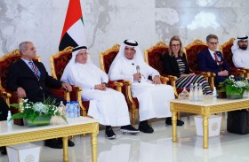 حاكم رأس الخيمة يستقبل خريجي مكتب المنح الدراسية في مؤسسة سعود بن صقر لبحوث السياسة العامة