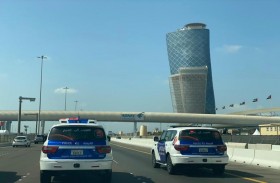 دوريات شرطة أبوظبي تتزين بشعار (العرب إلى المريخ)
