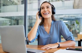 الموسيقى في المكاتب تحسّن المزاج وتؤثر على الإنتاجية