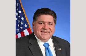 «يحلم بأن يكون دكتاتوراً».. حاكم  إلينوي يرفع راية التحدي بوجه ترامب