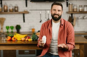 المكملات الغذائية .. تحذيرات متكررة من الإفراط في تناولها أو استخدامها دون حاجة حقيقية