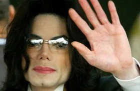 4 أشقاء يرفعون دعوى ضد تركة مايكل جاكسون