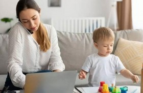 العمل عن بُعد يضمن حقوق المرأة ويعزز الإنتاجية