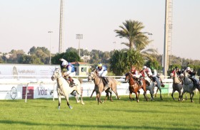 سباقا «الأمهار» و «المهرات» يتصدران الأمسية السابعة على مضمار أبو ظبي للفروسية اليوم