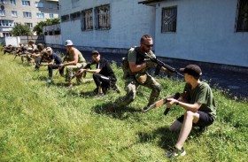 بوتين: لدينا مخزون كاف من الذخائر العنقودية وسنرد بالمثل