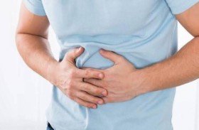 أخصائي أورام يكشف العلامات المبكرة لسرطان الأمعاء