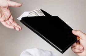 نهاية درامية لزبون ترك 10 آلاف دولار بقشيشاً