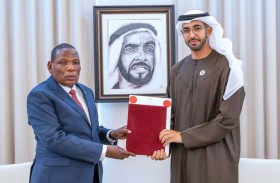 شخبــوط بــن نهيــان يتســلم رســالة من رئيــس مــلاوي إلى رئيــس الــدولة