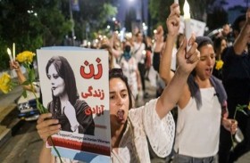 فاينانشال تايمز: النظام الإيراني يهتز على وقع الاحتجاجات