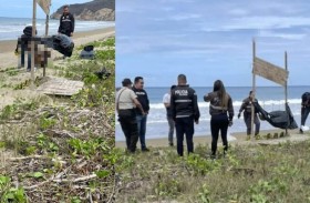 رؤوس بشرية معلقة على الشاطئ