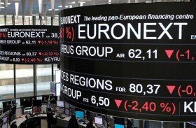الأسهم الأوروبية تنخفض قبل كلمة رئيس المركزي الأمريكي 