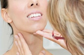 عرض غريب يكشف إصابة سيدة بسرطان الغدة الدرقية