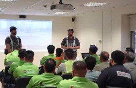 شرطة أبوظبي تنفذ مبادرة ميدانية للتوعية المرورية في الشركات الخاصة