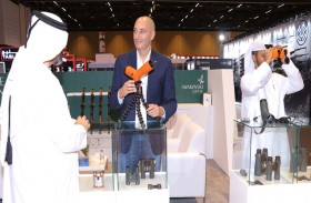 «سواروفسكي أوبتك النمساوية» تعرض أحدث تلسكوب عالي الدقة في جناح بينونة