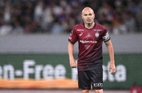 إنييستا يبرر فشل عودة ميسي إلى برشلونة