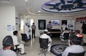 شرطة أبوظبي تنفذ برامج توعية ميدانية للسائقين بالتعاون مع موانئ أبوظبي