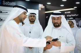 فيصل بن سلطان القاسمي يزور جناح تسليح القابضة ويبدي إعجابه بالمعروضات من الاسلحة النارية ومعدات الصيد