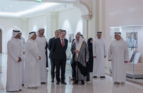 حاكم الشارقة يستقبل وزير الدولة للشؤون الثقافية في البرتغال