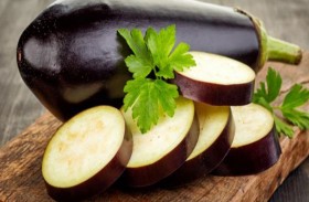 رمي قشر الباذنجان قبل الطهو.. راجع قرارك سريعا