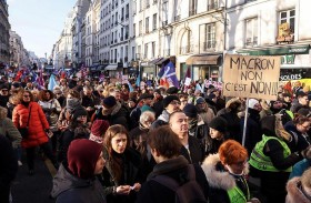 الحكومة الفرنسية تتمسك برفع سنّ التقاعد والاحتجاجات مستمرة