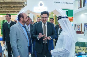 وزير الثقافة المصري يزور جناح حكومة الفجيرة في معرض القاهرة للكتاب