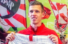   أولمو يصل إلى كامب نو.. ورسالة مؤثرة إلى لايبزيغ