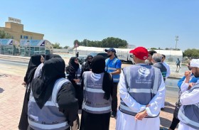 جمارك وخيرية دبي توزعان المؤن الغذائية على متضرري المنخفض الجوي