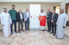 سعيد خلف الرميثي يكرم إدارة النادي الأهلي المصري